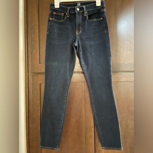Women’s Gap skinny jeans